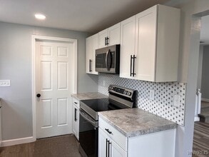 105 Ellen Dr in Cheektowaga, NY - Building Photo - Building Photo