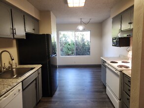 4260 Clayton Rd in Concord, CA - Building Photo - Building Photo