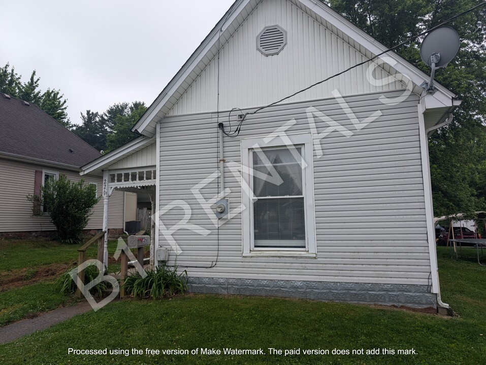 226 E 13th St in Seymour, IN - Building Photo