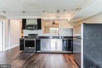 3800 Powell Ln in Falls Church, VA - Building Photo - Building Photo
