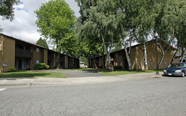 Hood Village Apartments in Gresham, OR - Building Photo - Building Photo