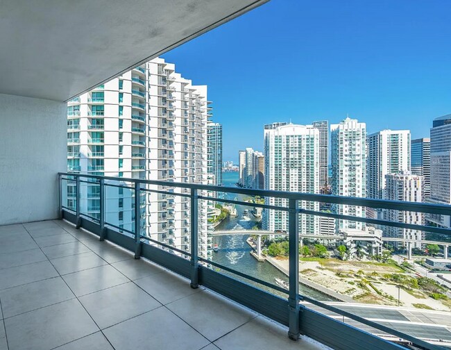 90 SW 3rd St, Unit 3202 in Miami, FL - Building Photo - Building Photo