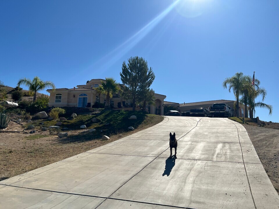 30926 Sunrise Hills Rd in Santa Clarita, CA - Building Photo