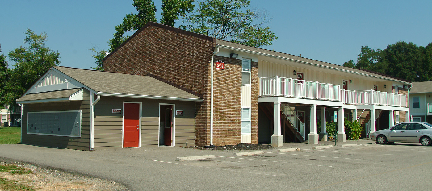 Meadow Creek Apartments in Richmond, VA - Building Photo