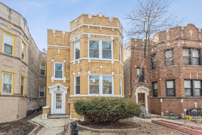 property at 5816 N Artesian Ave