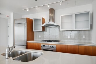 340 E Randolph St in Chicago, IL - Building Photo - Building Photo
