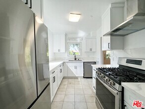 1116 Chelsea Ave in Santa Monica, CA - Building Photo - Building Photo