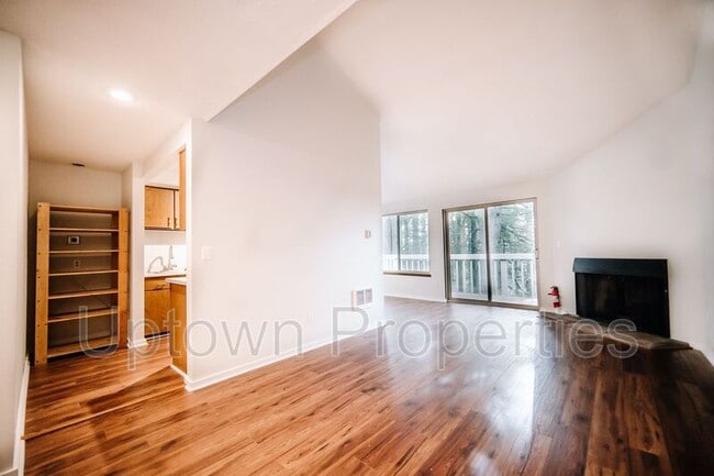 230 Cervantes Cir in Lake Oswego, OR - Building Photo - Building Photo