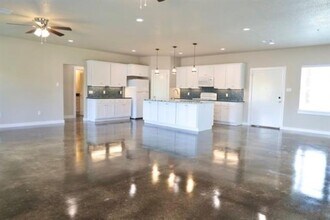 2482 N Trinity St in Decatur, TX - Building Photo - Building Photo
