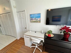 1007 Meridian Ave in Miami Beach, FL - Building Photo - Building Photo