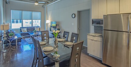 550 W Peachtree St NW in Atlanta, GA - Building Photo - Building Photo