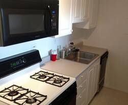 6 Whittier Pl, Unit 17P in Boston, MA - Building Photo