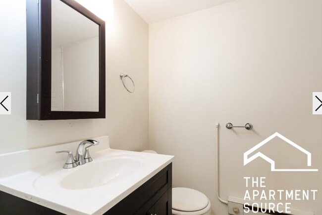 732 W Roscoe St, Unit G in Chicago, IL - Building Photo - Building Photo