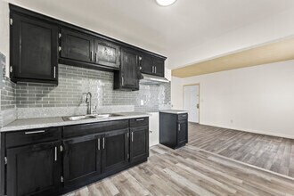 8027 S Broadway in Los Angeles, CA - Building Photo - Building Photo