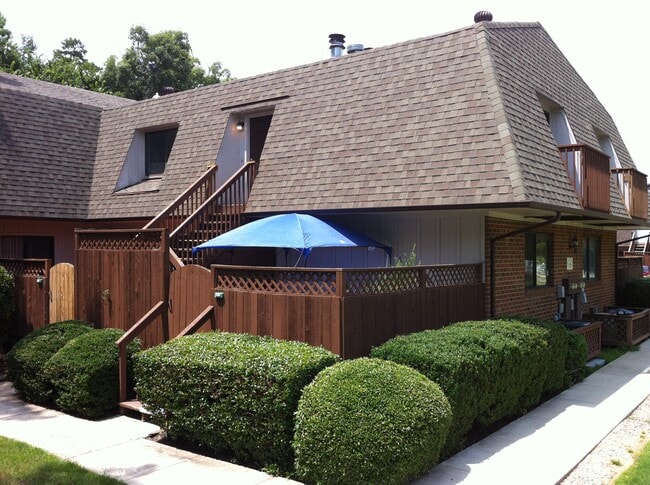 299 Summerwalk Circle, Unit 299 SW