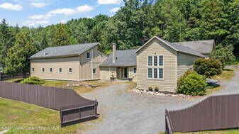 1977 NY-295 in East Chatham, NY - Building Photo