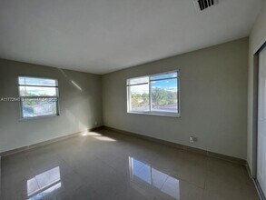 932 Magnolia Dr in West Palm Beach, FL - Building Photo - Building Photo