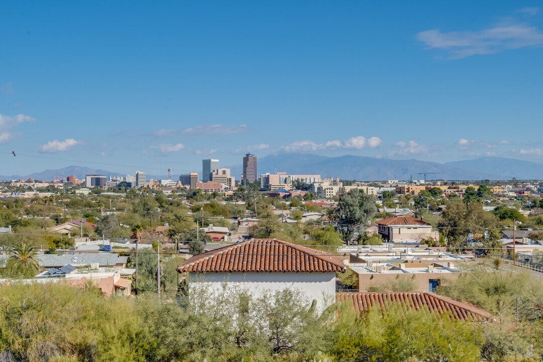 40 N Bella Vista Dr in Tucson, AZ - Building Photo