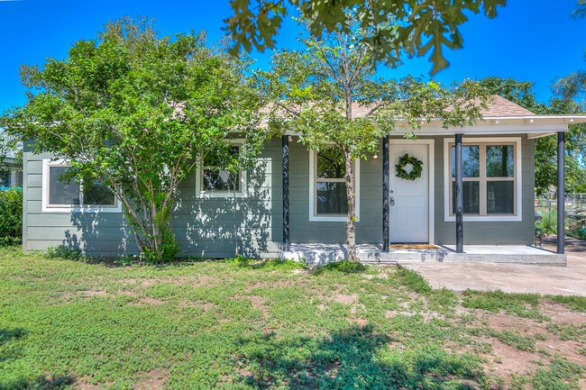 property at 512 E 18th St