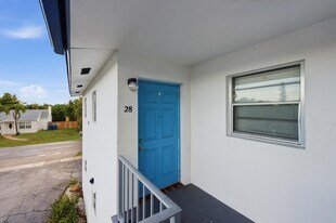 410 W Palm St in Lantana, FL - Building Photo