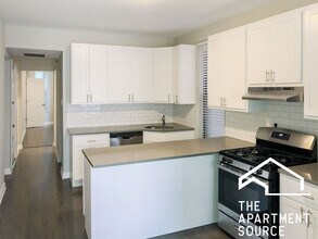 2730 N Wayne Ave, Unit 2 in Chicago, IL - Building Photo - Building Photo