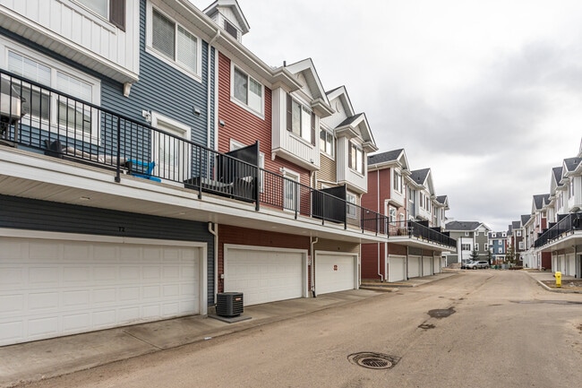 2803 James Mowatt Trl SW in Edmonton, AB - Building Photo - Building Photo