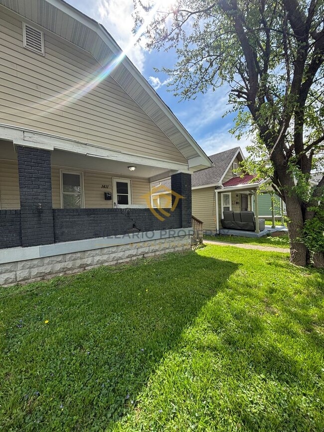 property at 1411 N Pershing Ave