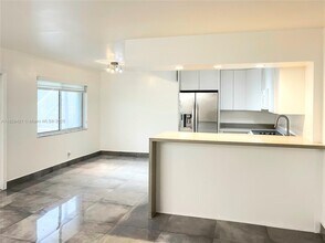 1250 Miami Rd in Fort Lauderdale, FL - Foto de edificio - Building Photo