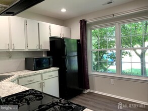 353 Constitution Cir in North Brunswick, NJ - Building Photo - Building Photo