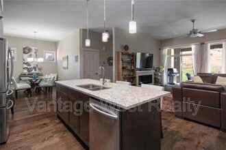1836-1836 Tower Ranch Blvd in Kelowna, BC - Building Photo - Building Photo