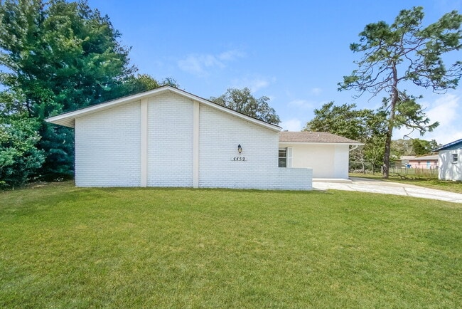 4459 Springwood Rd in Spring Hill, FL - Building Photo - Building Photo