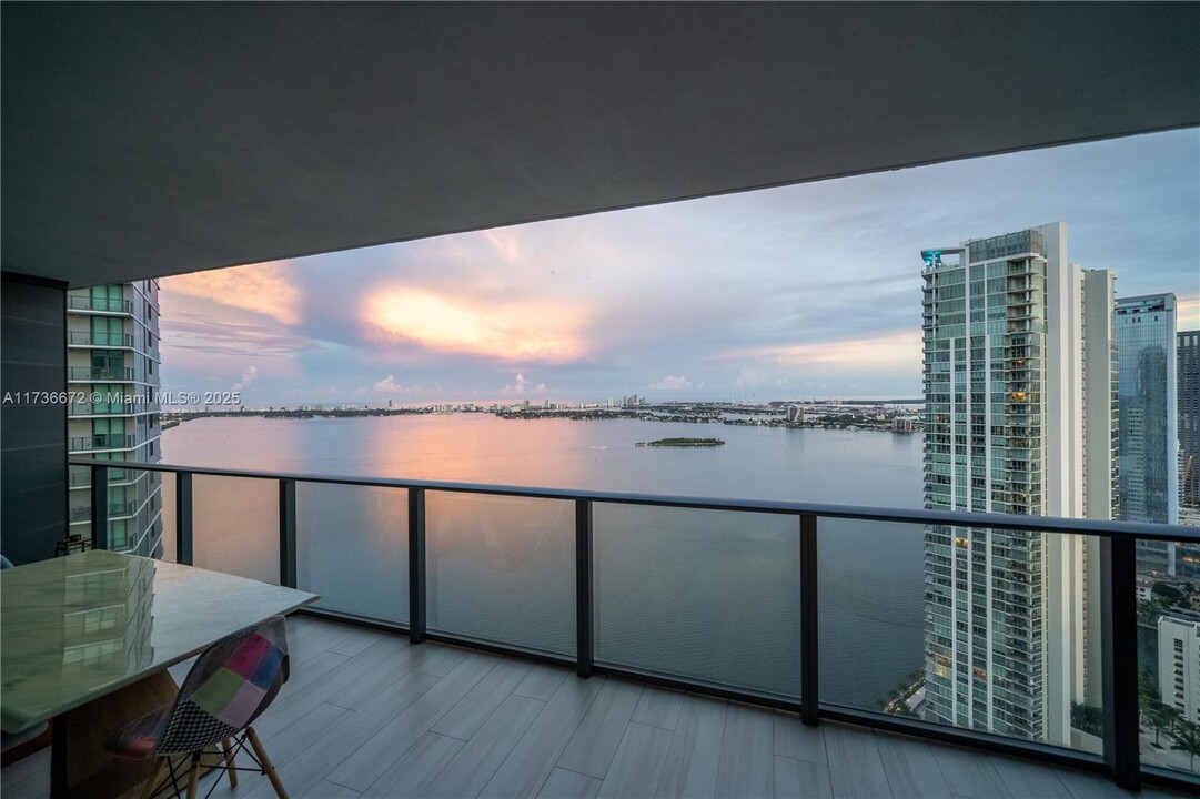 650 NE 32nd St, Unit 4405 in Miami, FL - Building Photo