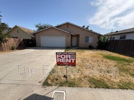 1747 W Connelly Ave in Visalia, CA - Building Photo