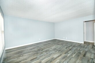 14010 Chadron Ave in Hawthorne, CA - Foto de edificio - Building Photo
