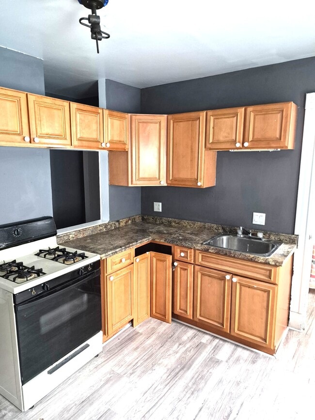 223 W 16th St, Unit 6