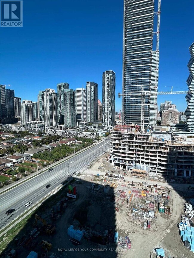 3985 Grand Park Dr in Mississauga, ON - Building Photo - Building Photo