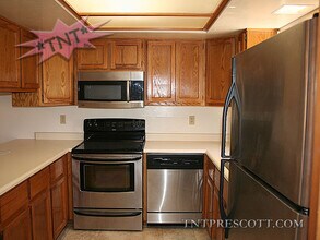 212 Creekside Cir in Prescott, AZ - Foto de edificio - Building Photo