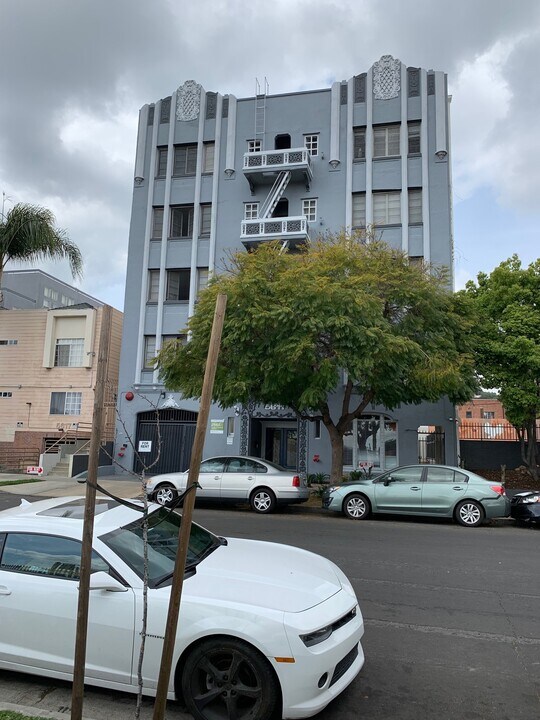 5611 Carlton Way in Los Angeles, CA - Building Photo