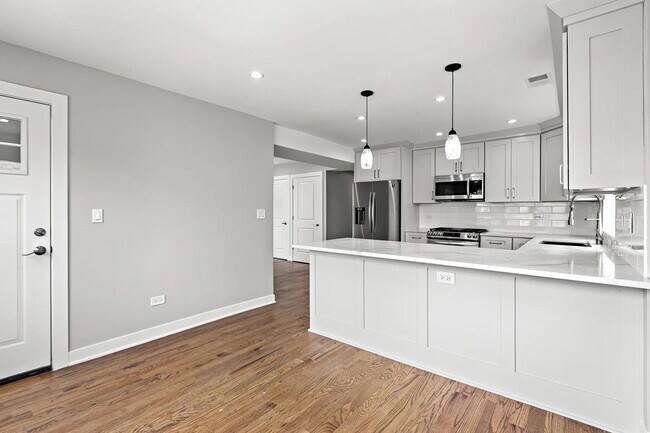 5849 N Virginia Ave, Unit 1 in Chicago, IL - Foto de edificio - Building Photo