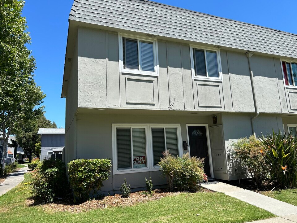 291 Guanacaste Ct in San Jose, CA - Building Photo