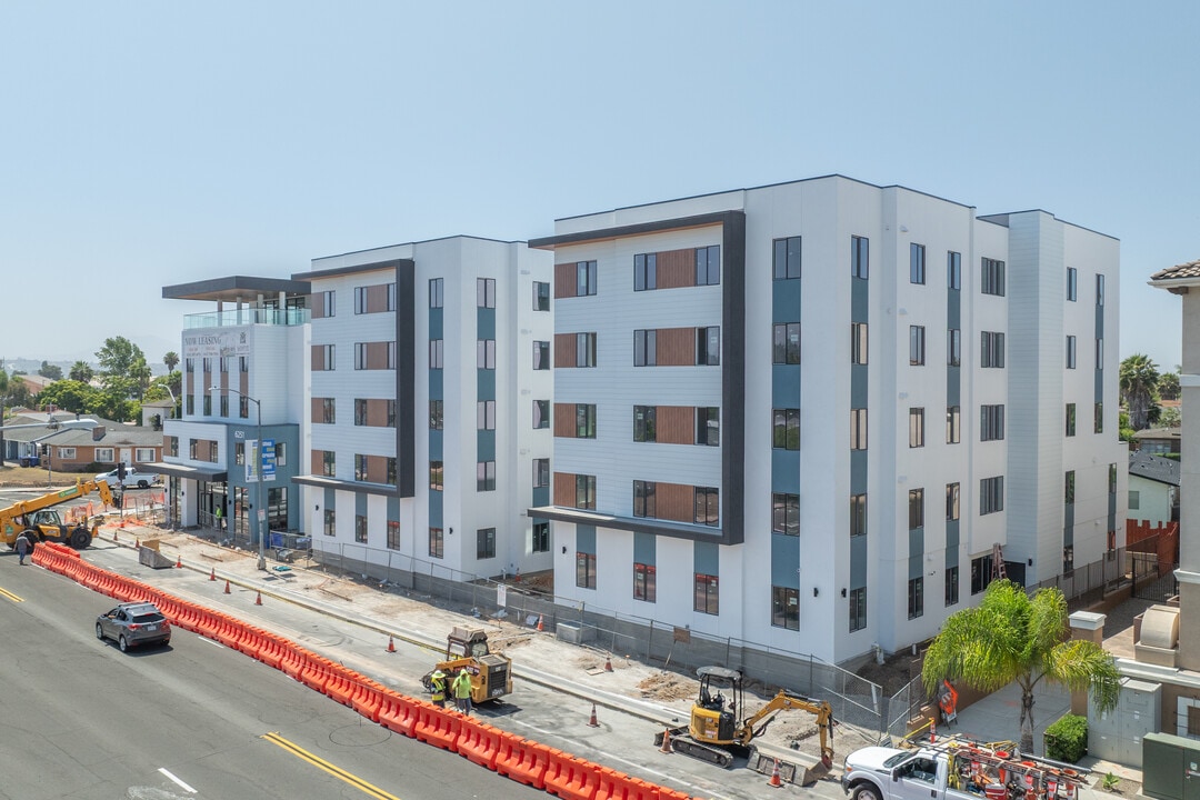 Monte in San Diego, CA - Building Photo
