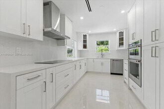 7860 SW 158th Terrace in Palmetto Bay, FL - Building Photo - Building Photo