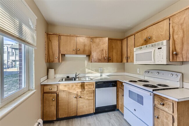 property at 5280 E Warren Ave
