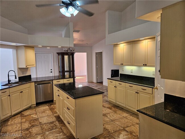 713 Palmetto Ave in Lehigh Acres, FL - Building Photo - Building Photo