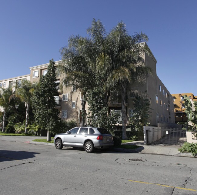 821 Wilcox in Los Angeles, CA - Foto de edificio - Building Photo