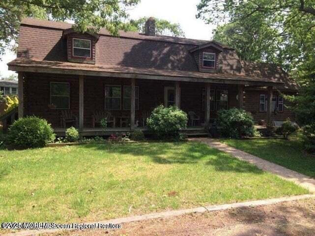 375 Arrowhead Dr in Brick, NJ - Building Photo