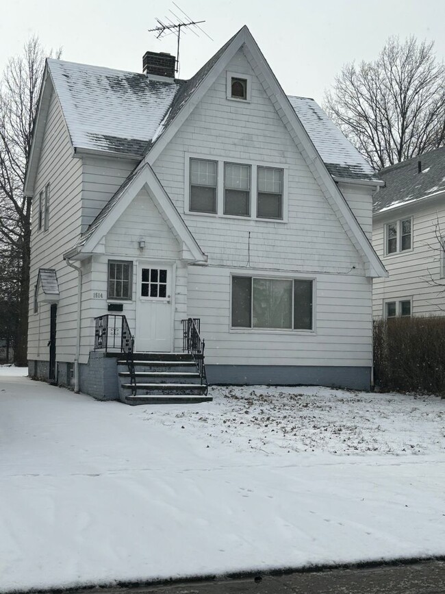 property at 1514 E 204th St