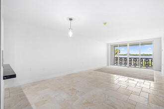 2720 S Ocean Blvd in Palm Beach, FL - Foto de edificio - Building Photo