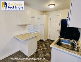 2726 Pine St-Unit -A in Everett, WA - Building Photo - Building Photo