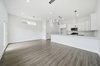 1015 Ellington St in Houston, TX - Building Photo - Building Photo